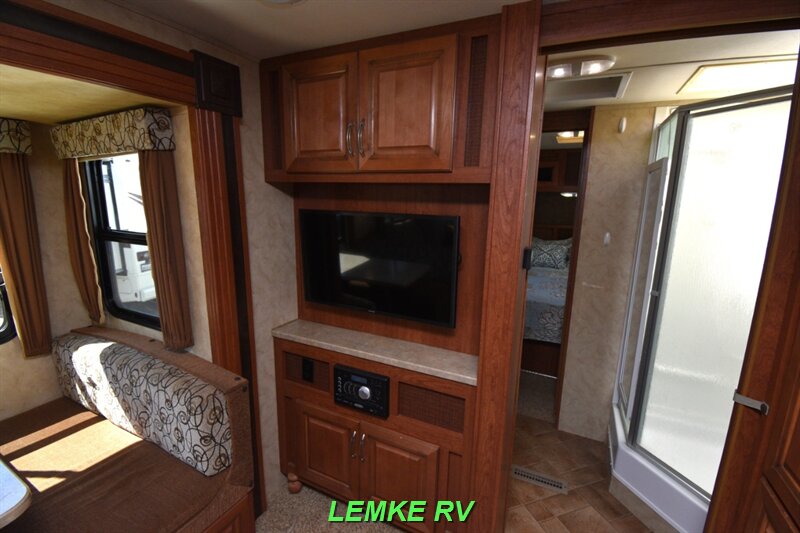 2015 Forest River Wildcat Maxx 27RLS   - Photo 23 - Rocklin, CA 95677