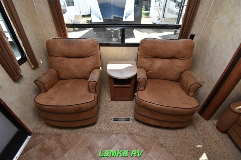 2015 Forest River Wildcat Maxx 27RLS   - Photo 22 - Rocklin, CA 95677