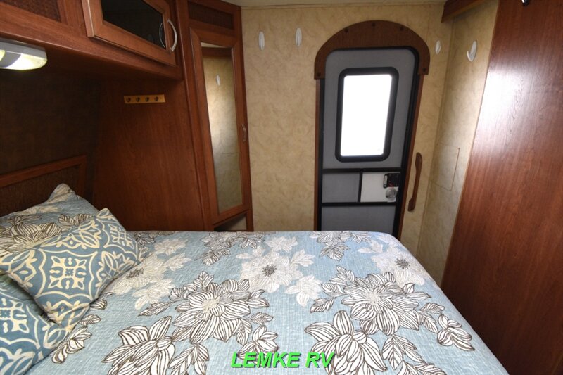 2015 Forest River Wildcat Maxx 27RLS   - Photo 17 - Rocklin, CA 95677