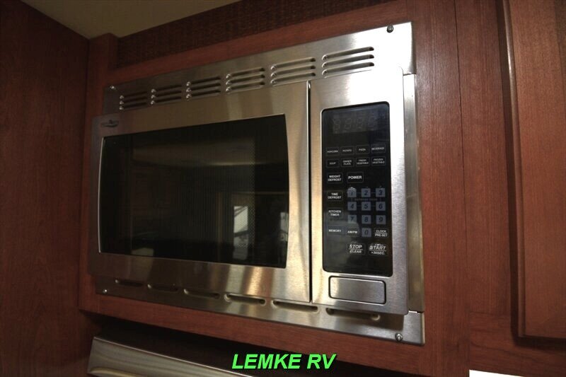 2015 Forest River Wildcat Maxx 27RLS   - Photo 26 - Rocklin, CA 95677