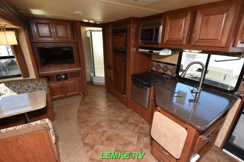 2015 Forest River Wildcat Maxx 27RLS   - Photo 21 - Rocklin, CA 95677