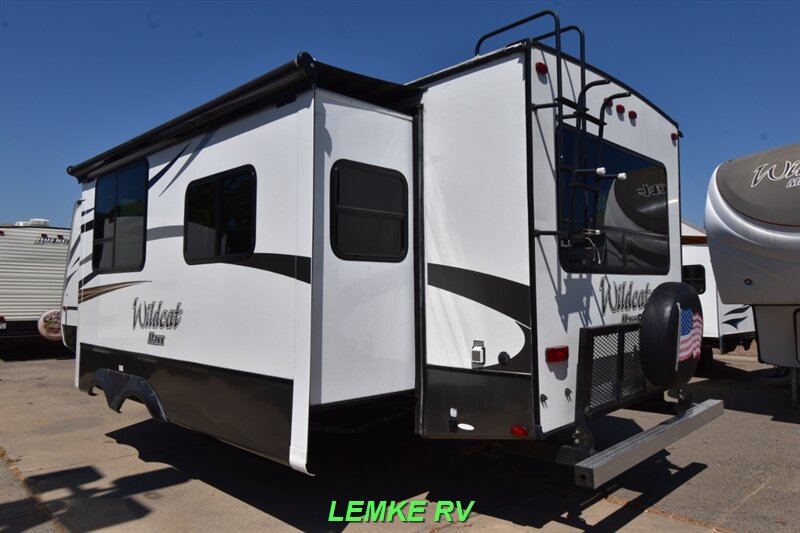 2015 Forest River Wildcat Maxx 27RLS   - Photo 7 - Rocklin, CA 95677