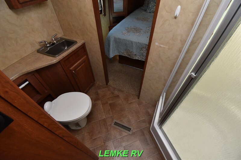 2015 Forest River Wildcat Maxx 27RLS   - Photo 15 - Rocklin, CA 95677