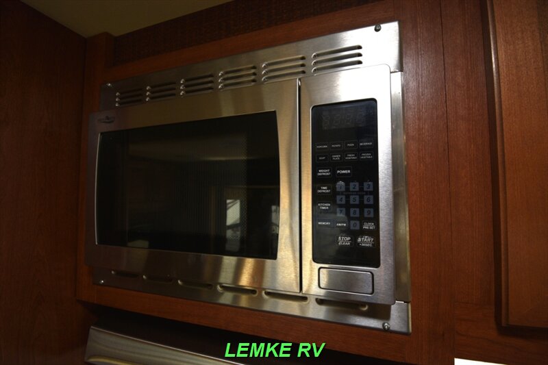 2015 Forest River Wildcat Maxx 27RLS   - Photo 24 - Rocklin, CA 95677