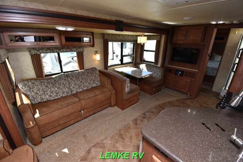 2015 Forest River Wildcat Maxx 27RLS   - Photo 11 - Rocklin, CA 95677