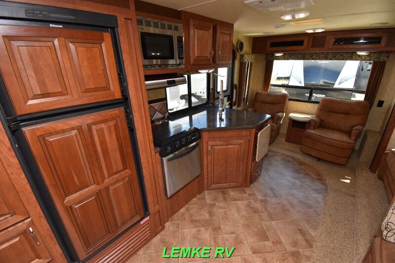 2015 Forest River Wildcat Maxx 27RLS   - Photo 12 - Rocklin, CA 95677