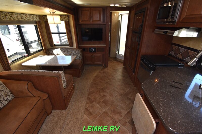 2015 Forest River Wildcat Maxx 27RLS   - Photo 5 - Rocklin, CA 95677