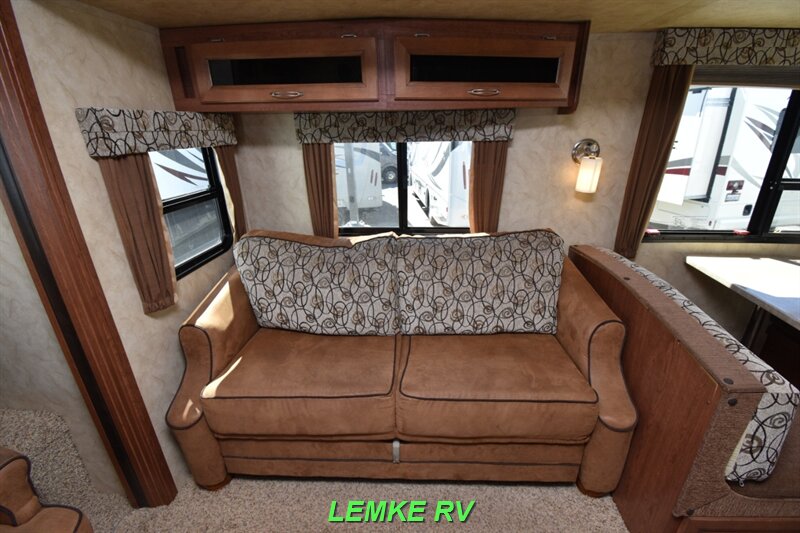 2015 Forest River Wildcat Maxx 27RLS   - Photo 14 - Rocklin, CA 95677