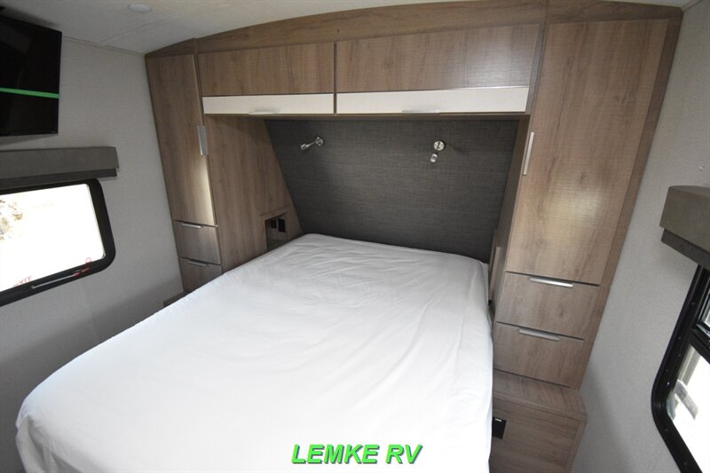 2021 Grand Design Imagine 2970RL   - Photo 16 - Rocklin, CA 95677