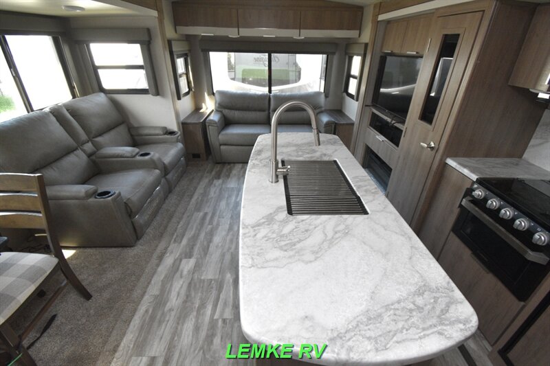 2021 Grand Design Imagine 2970RL   - Photo 2 - Rocklin, CA 95677