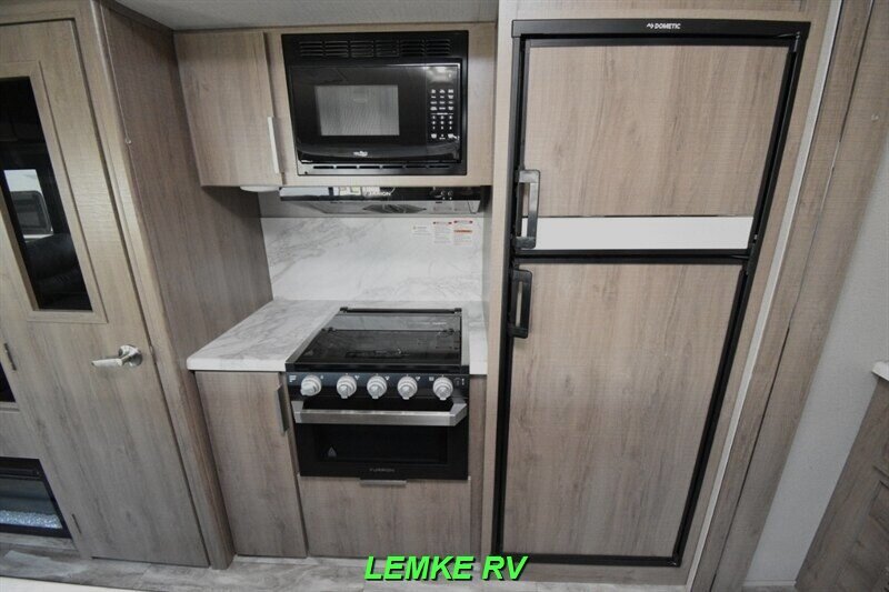 2021 Grand Design Imagine 2970RL   - Photo 13 - Rocklin, CA 95677