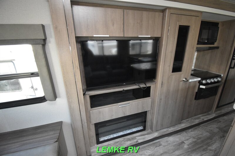 2021 Grand Design Imagine 2970RL   - Photo 24 - Rocklin, CA 95677