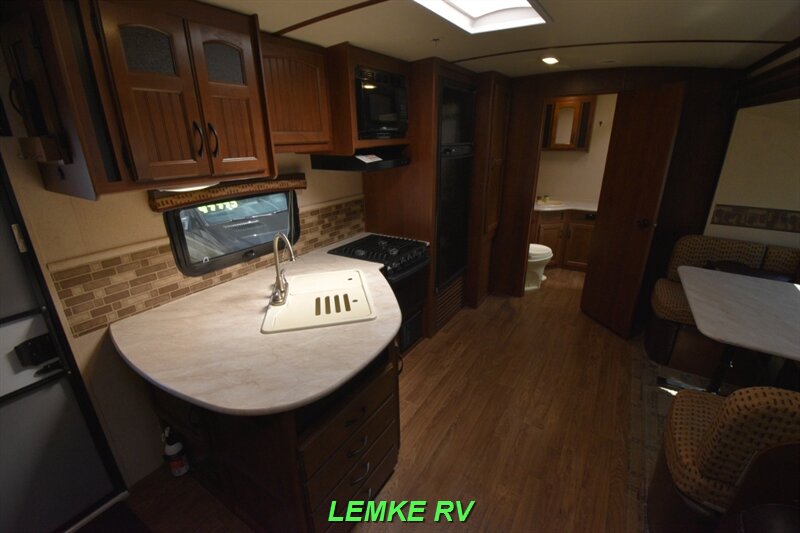 2015 Jayco White Hawk Ultra Lite 27RBOK   - Photo 13 - Rocklin, CA 95677