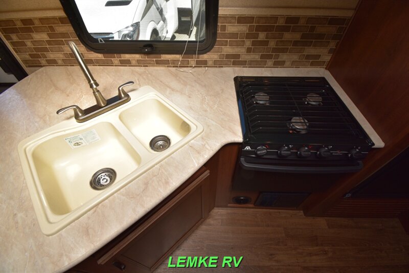 2015 Jayco White Hawk Ultra Lite 27RBOK   - Photo 16 - Rocklin, CA 95677
