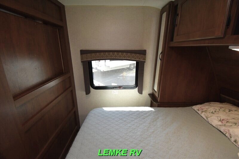 2015 Jayco White Hawk Ultra Lite 27RBOK   - Photo 18 - Rocklin, CA 95677