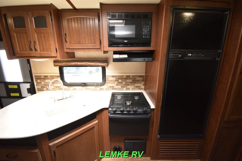 2015 Jayco White Hawk Ultra Lite 27RBOK   - Photo 15 - Rocklin, CA 95677