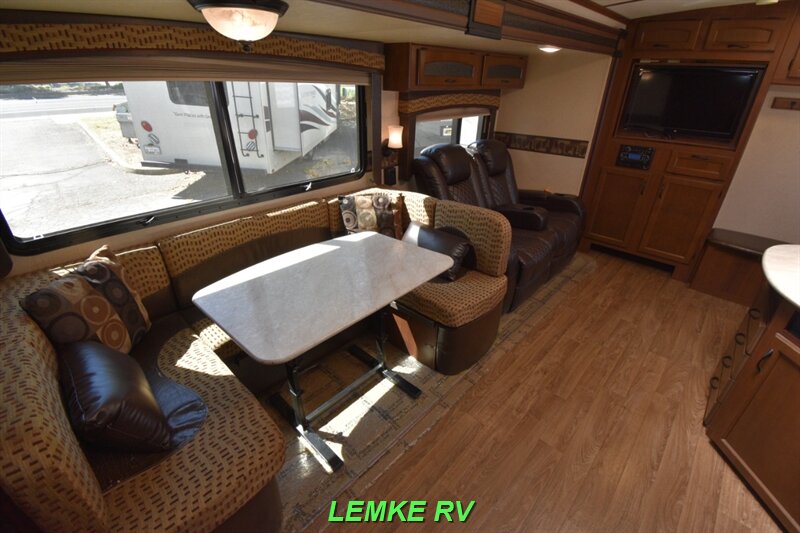 2015 Jayco White Hawk Ultra Lite 27RBOK   - Photo 14 - Rocklin, CA 95677