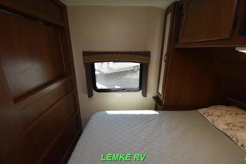 2015 Jayco White Hawk Ultra Lite 27RBOK   - Photo 21 - Rocklin, CA 95677