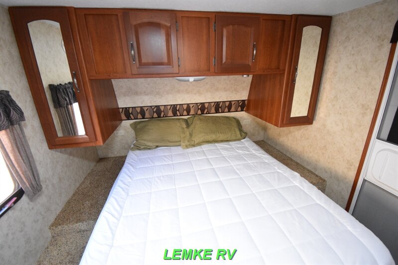 2011 Keystone Cougar Half-Ton 27RLSWE   - Photo 21 - Rocklin, CA 95677