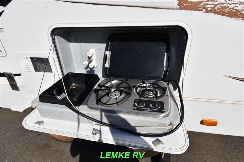 2011 Keystone Cougar Half-Ton 27RLSWE   - Photo 9 - Rocklin, CA 95677