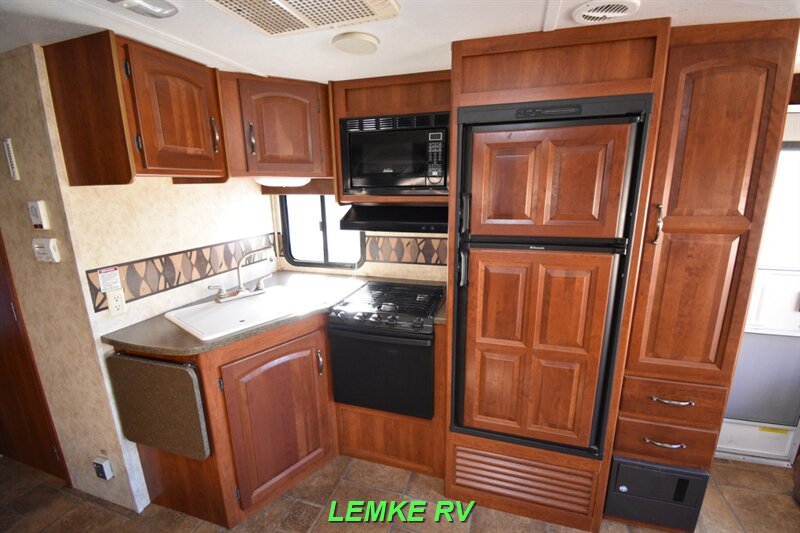 2011 Keystone Cougar Half-Ton 27RLSWE   - Photo 14 - Rocklin, CA 95677