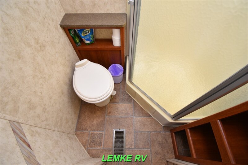 2011 Keystone Cougar Half-Ton 27RLSWE   - Photo 20 - Rocklin, CA 95677