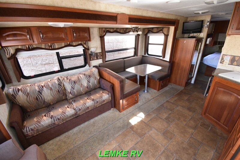 2011 Keystone Cougar Half-Ton 27RLSWE   - Photo 10 - Rocklin, CA 95677