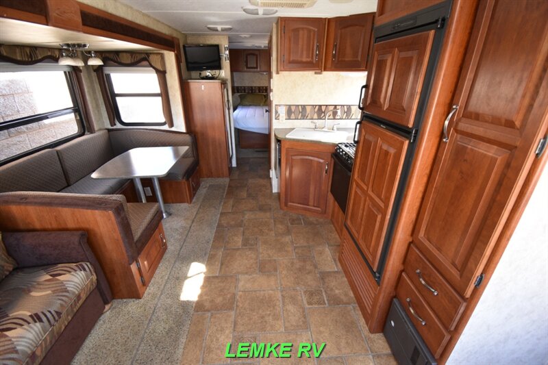 2011 Keystone Cougar Half-Ton 27RLSWE   - Photo 5 - Rocklin, CA 95677