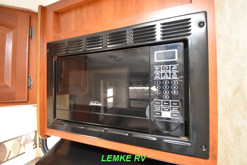 2011 Keystone Cougar Half-Ton 27RLSWE   - Photo 15 - Rocklin, CA 95677