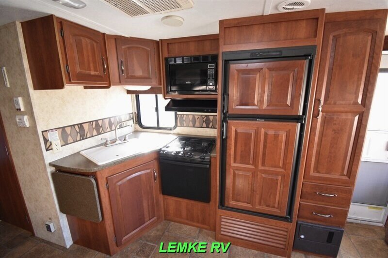 2011 Keystone Cougar Half-Ton 27RLSWE   - Photo 14 - Rocklin, CA 95677