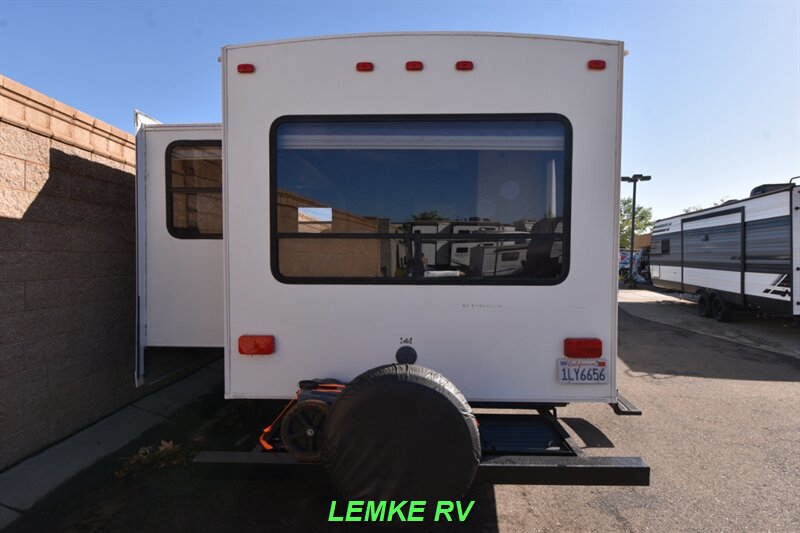 2011 Keystone Cougar Half-Ton 27RLSWE   - Photo 7 - Rocklin, CA 95677