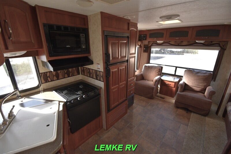 2011 Keystone Cougar Half-Ton 27RLSWE   - Photo 13 - Rocklin, CA 95677