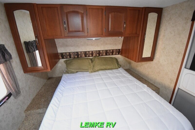2011 Keystone Cougar Half-Ton 27RLSWE   - Photo 17 - Rocklin, CA 95677