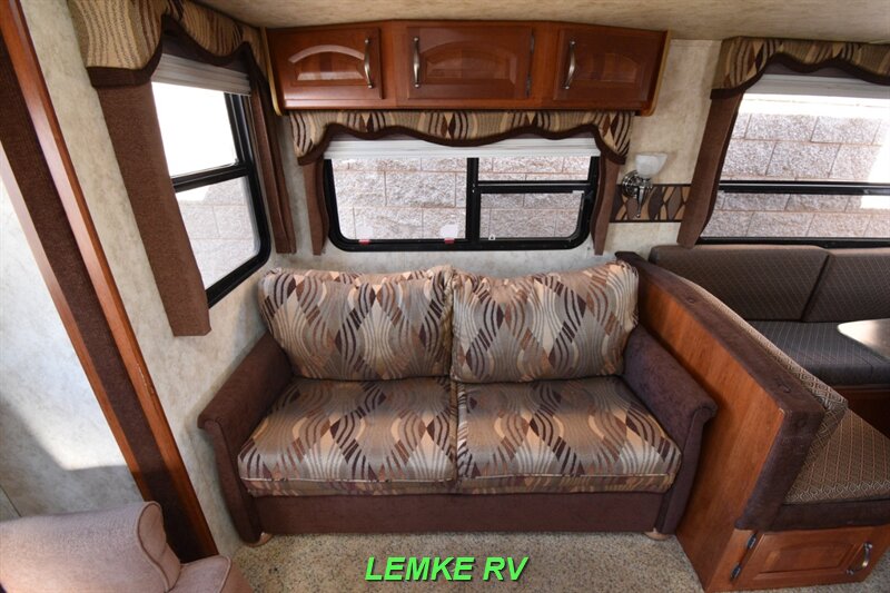 2011 Keystone Cougar Half-Ton 27RLSWE   - Photo 17 - Rocklin, CA 95677