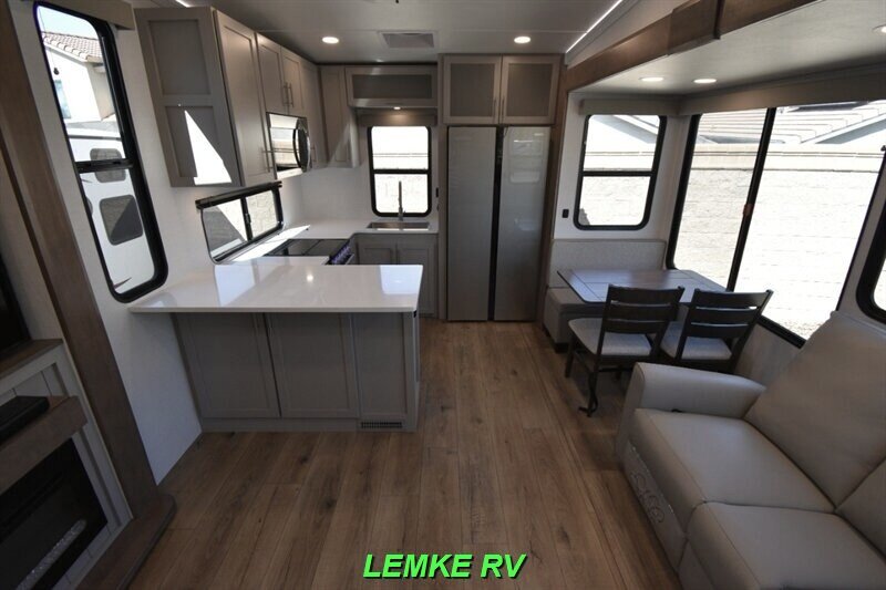 2025 Alliance RV Avenue 33RKS   - Photo 2 - Rocklin, CA 95677