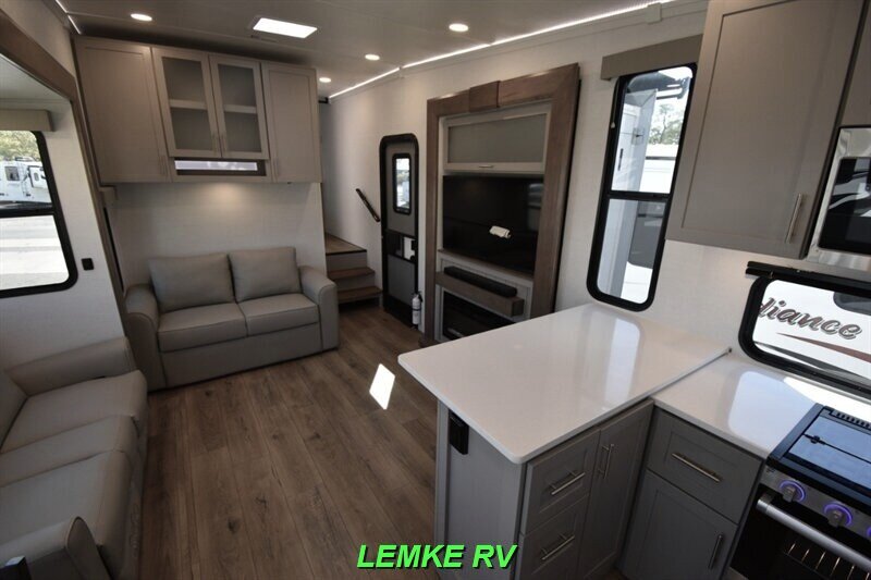 2025 Alliance RV Avenue 33RKS   - Photo 14 - Rocklin, CA 95677