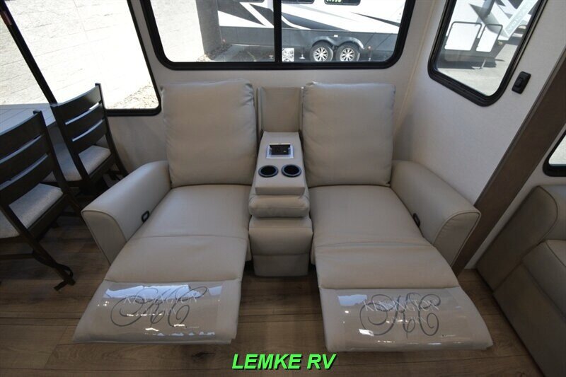 2025 Alliance RV Avenue 33RKS   - Photo 16 - Rocklin, CA 95677