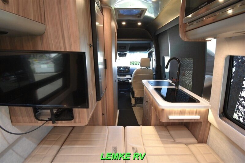 2021 Airstream Interstate 19 Tommy Bahama Edition   - Photo 17 - Rocklin, CA 95677