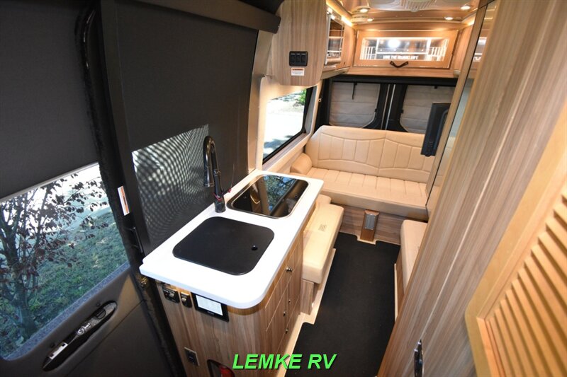 2021 Airstream Interstate 19 Tommy Bahama Edition   - Photo 13 - Rocklin, CA 95677