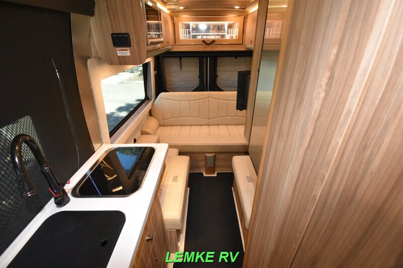2021 Airstream Interstate 19 Tommy Bahama Edition   - Photo 2 - Rocklin, CA 95677