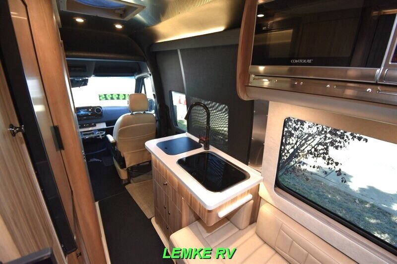 2021 Airstream Interstate 19 Tommy Bahama Edition   - Photo 12 - Rocklin, CA 95677