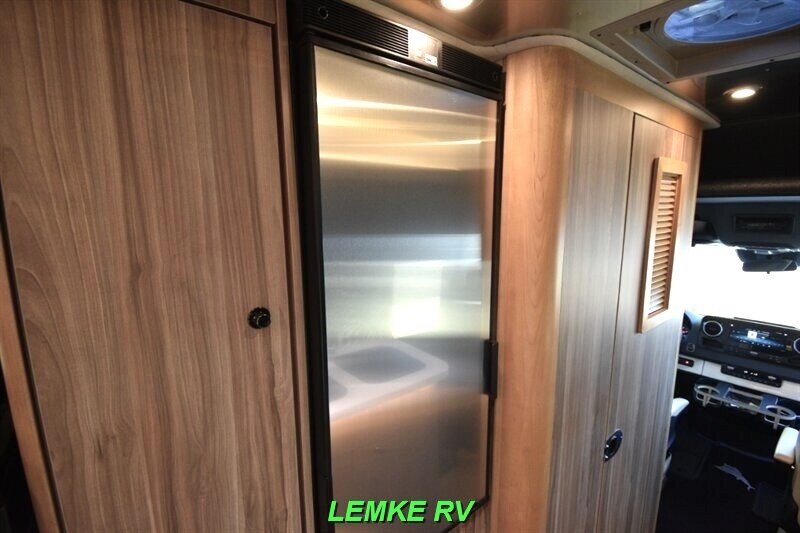 2021 Airstream Interstate 19 Tommy Bahama Edition   - Photo 14 - Rocklin, CA 95677