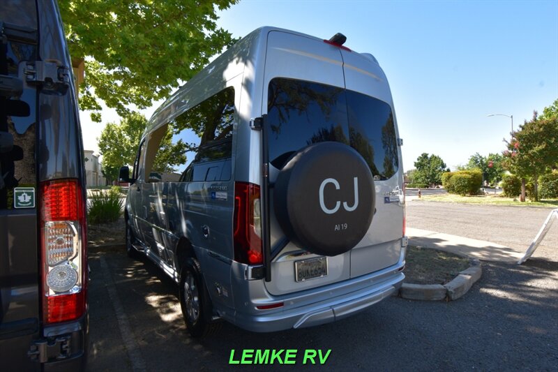 2021 Airstream Interstate 19 Tommy Bahama Edition   - Photo 7 - Rocklin, CA 95677