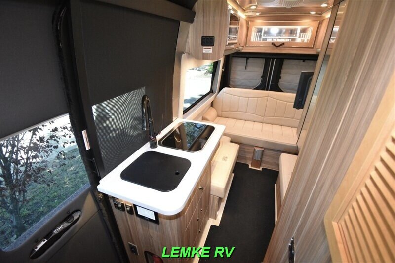 2021 Airstream Interstate 19 Tommy Bahama Edition   - Photo 13 - Rocklin, CA 95677