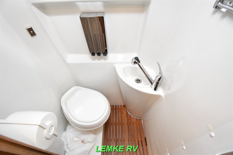 2021 Airstream Interstate 19 Tommy Bahama Edition   - Photo 24 - Rocklin, CA 95677