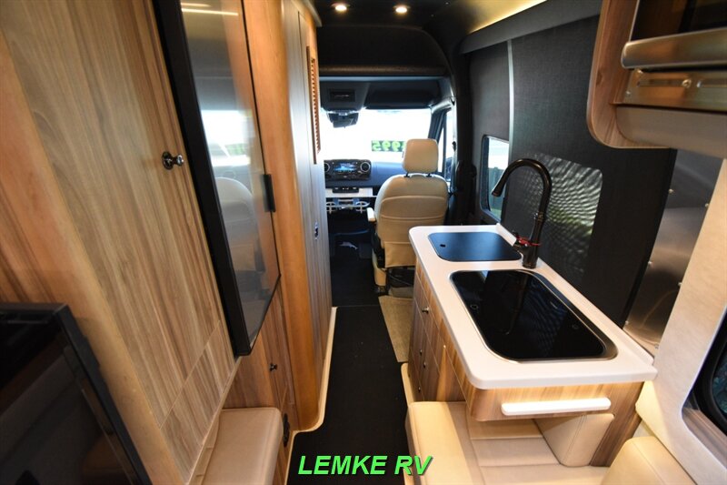 2021 Airstream Interstate 19 Tommy Bahama Edition   - Photo 5 - Rocklin, CA 95677