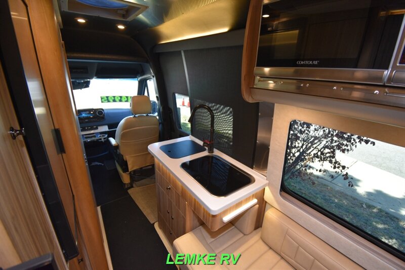 2021 Airstream Interstate 19 Tommy Bahama Edition   - Photo 12 - Rocklin, CA 95677
