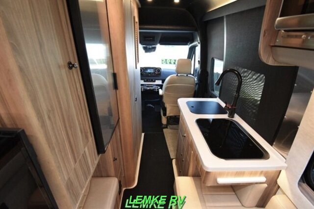 2021 Airstream Interstate 19 Tommy Bahama Edition   - Photo 5 - Rocklin, CA 95677