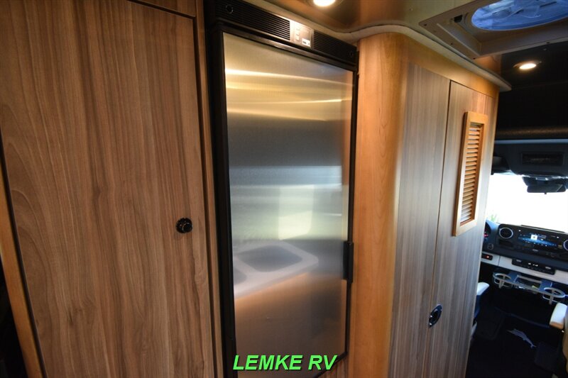 2021 Airstream Interstate 19 Tommy Bahama Edition   - Photo 14 - Rocklin, CA 95677