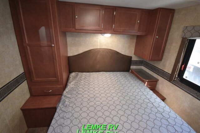 2014 Winnebago Minnie Winnie 31K   - Photo 17 - Rocklin, CA 95677